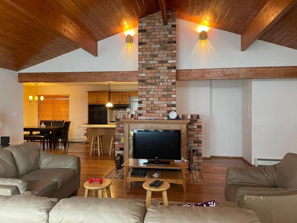 Metchosin Beach House Вікторія Екстер'єр фото